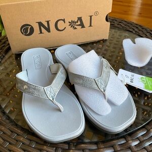 Oncai Sandal Flip Flop Between The Toes Slide On Size 8.5 Gray Summer Beach